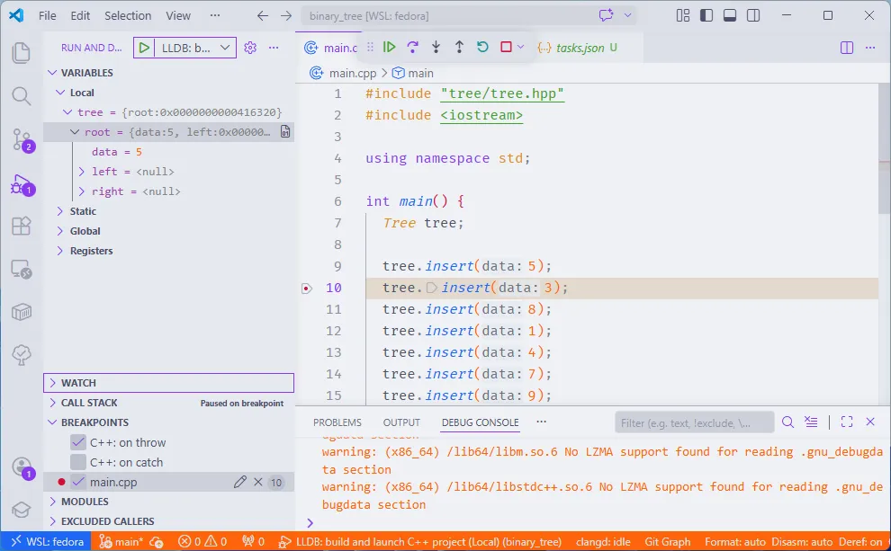 Visual Studio Code depurando o arquivo "main.cpp", tendo pausado no breakpoint na linha 1 0.